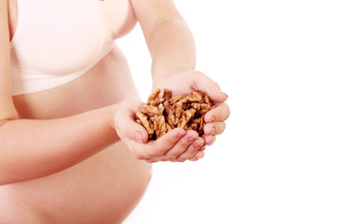 Можно ли беременным женщинам есть фундук: польза и вред ореха при беременности
