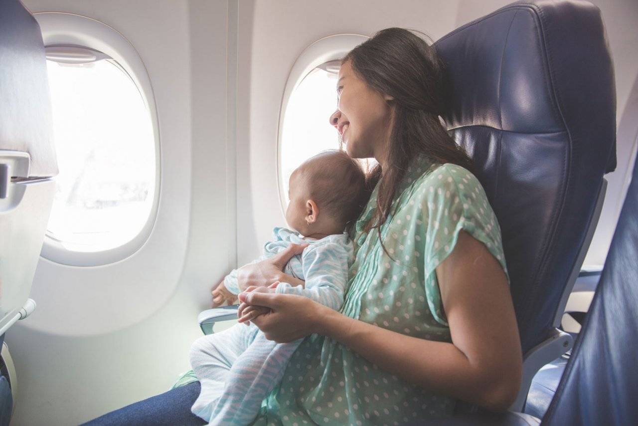 Какие есть правила перевозки детей в самолете по россии? со сколько лет или с какого возраста можно летать на самолете ребенку