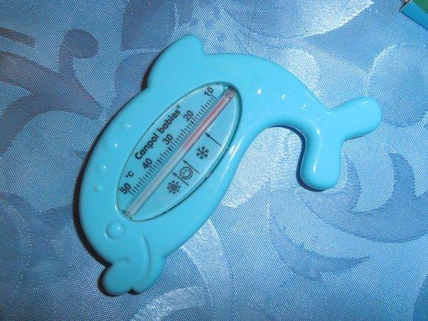 Температура воды для купания новорожденного ребенка и другие советы