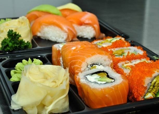 Японские деликатесы при грудном вскармливании – можно ли мамам есть суши и роллы?