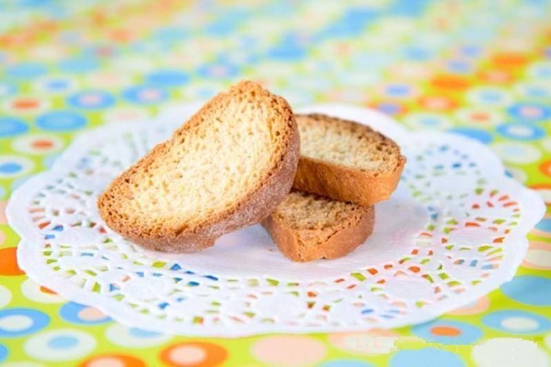 Хлеб в рационе кормящей мамы — плюсы и минусы