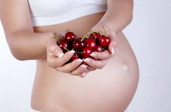 Можно ли кормящей маме черешню: 5 правил введения при гв. польза и вред черешни при беременности