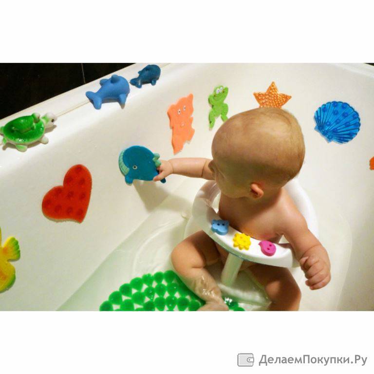 Топ-7 лучших стульчиков для купания малыша в ванной