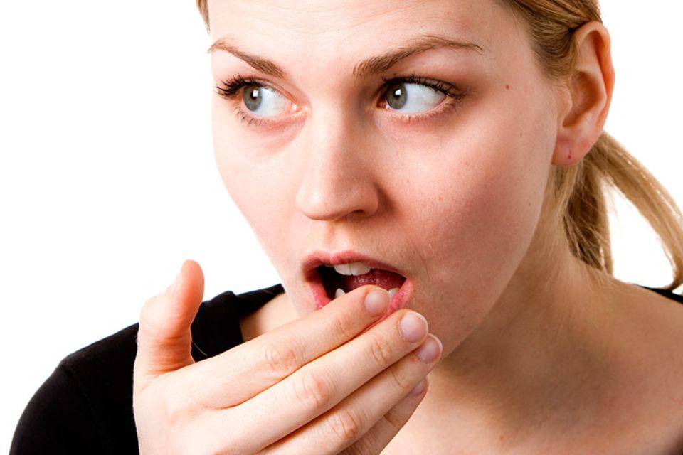 Запах изо рта - причины неприятного запаха из рта