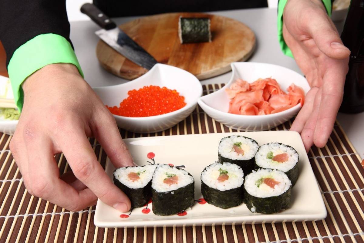 Как легко и безопасно приготовить суши-роллы дома? - росконтроль