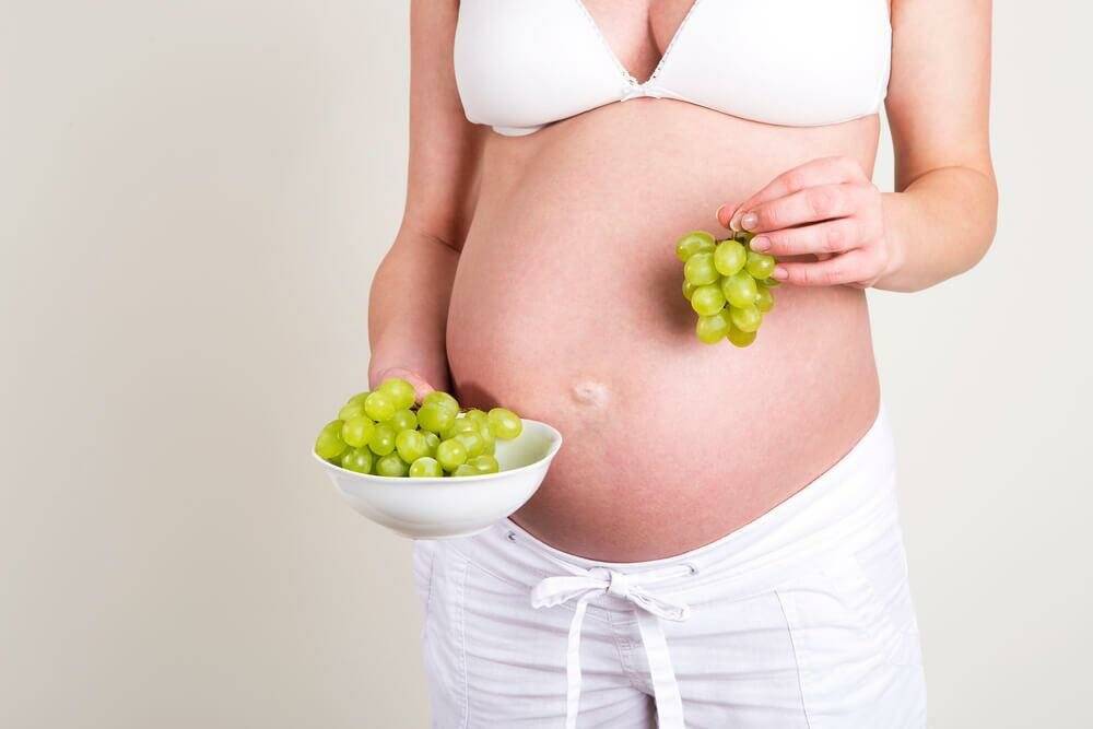 Виноград при беременности: польза, вред, допустимые нормы, противопоказания