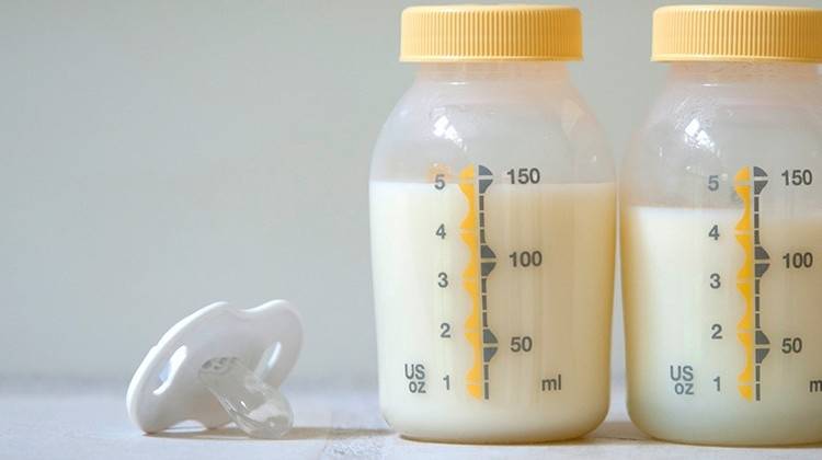 Как повысить жирность грудного молока кормящей маме ?