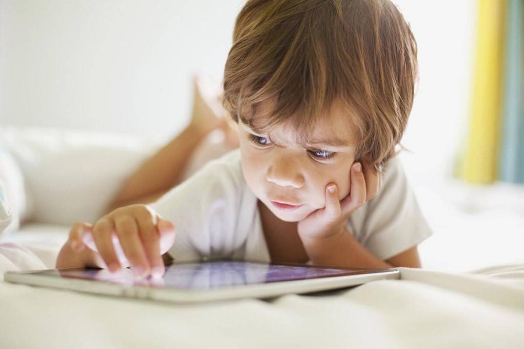 Как отучить ребенка от планшета: практические советы