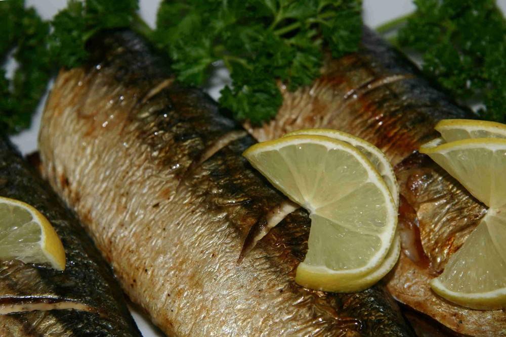 Какую рыбу можно кормящим мамам: виды, разрешенные при грудном вскармливании и рецепты блюд