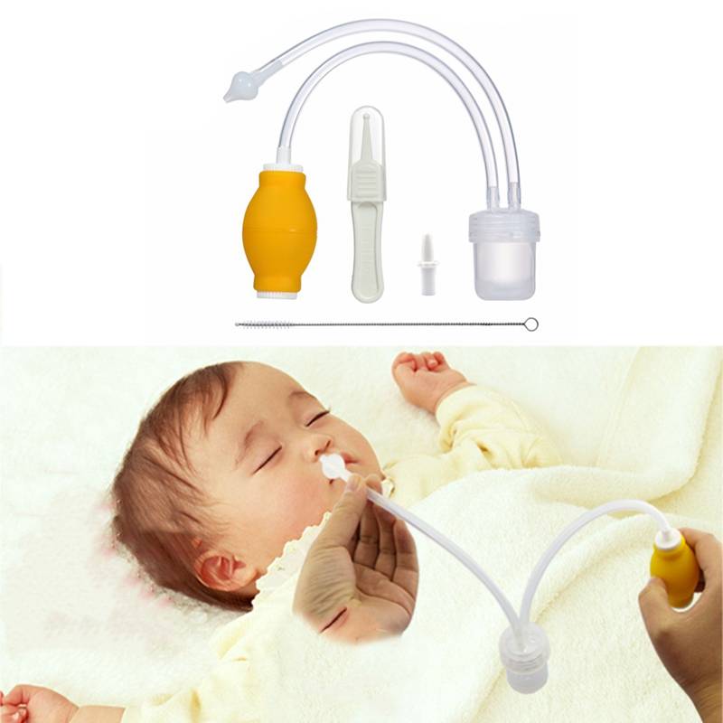 Как бережно почистить носик малышу при помощи аспиратора