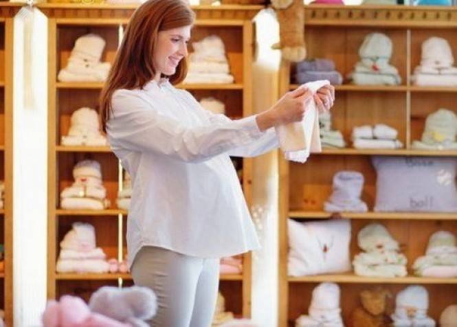 Можно ли покупать вещи для новорожденного заранее: когда делать покупки?