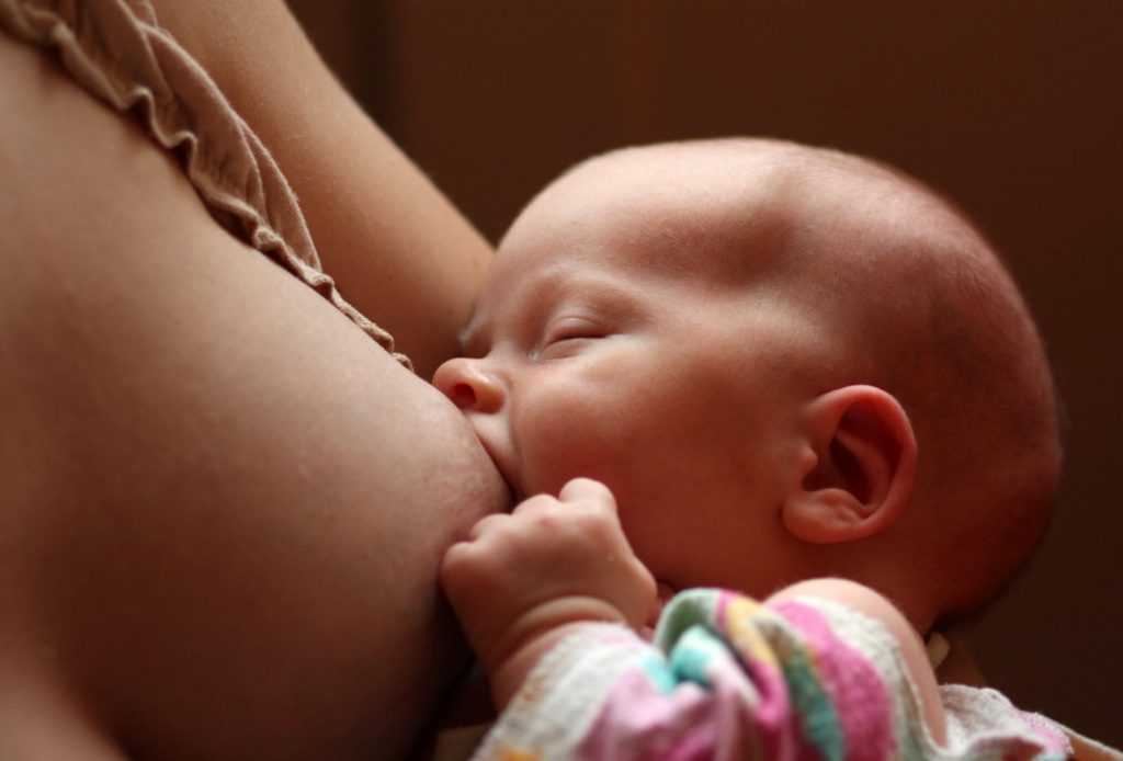 Как отучить ребенка от ночного кормления грудью после года
