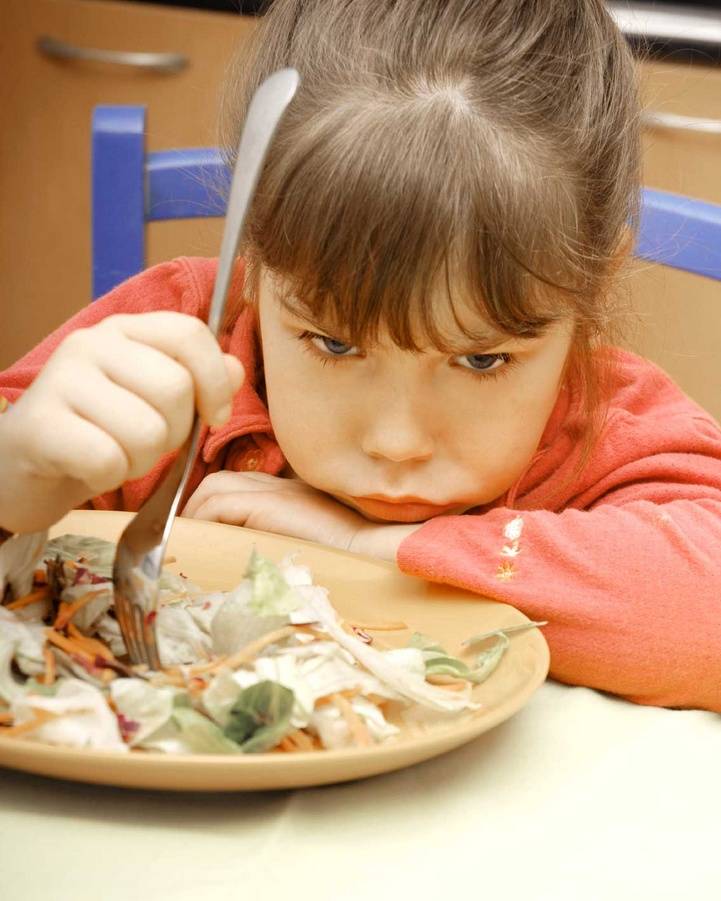 Почему ребёнок в год не хочет есть?
