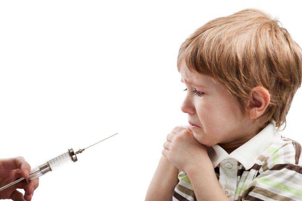 Как помочь ребенку перестать бояться уколов: эффективные методы
