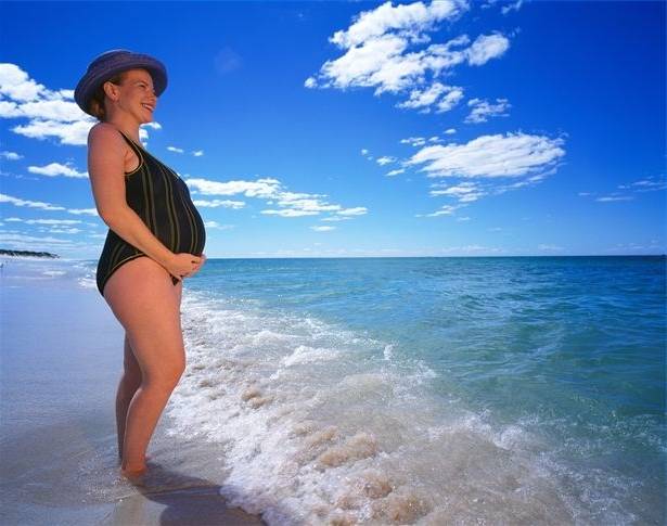 Вопрос гинекологу: можно ли ехать на море во время беременности?