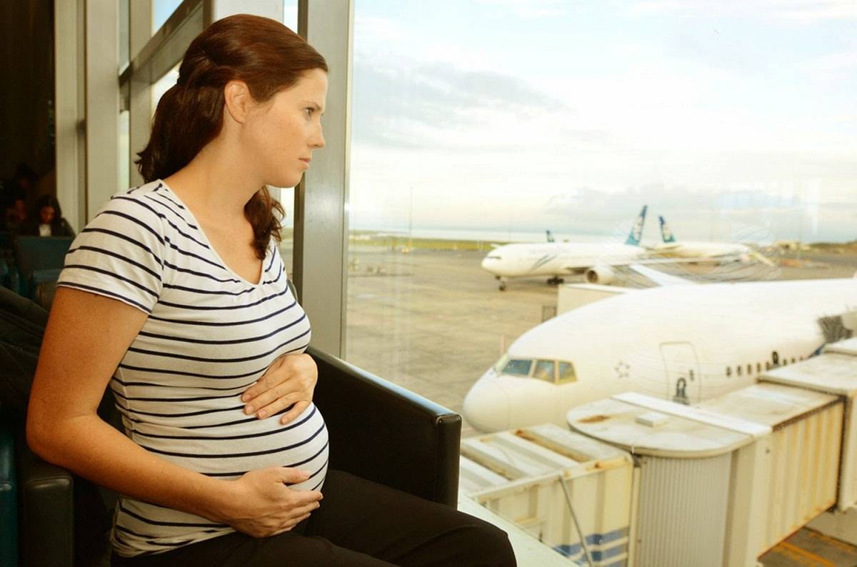 Можно ли беременным летать на самолете: на ранних сроках и во втором триместре