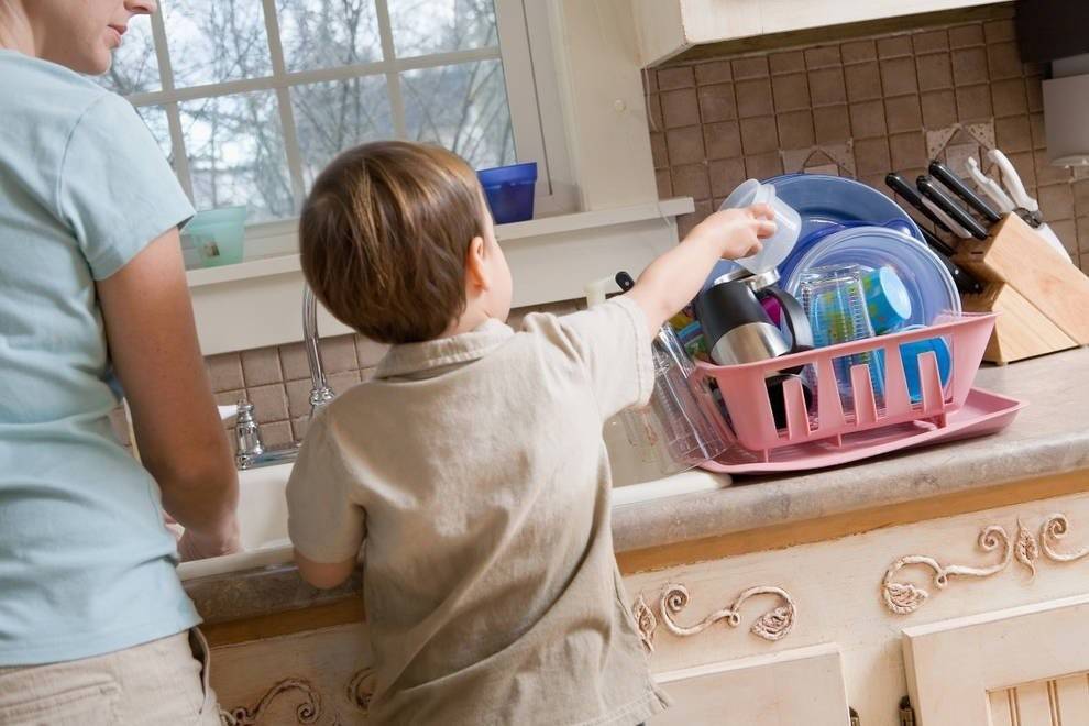 Советы мамам: как заставить ребенка убирать в своей комнате