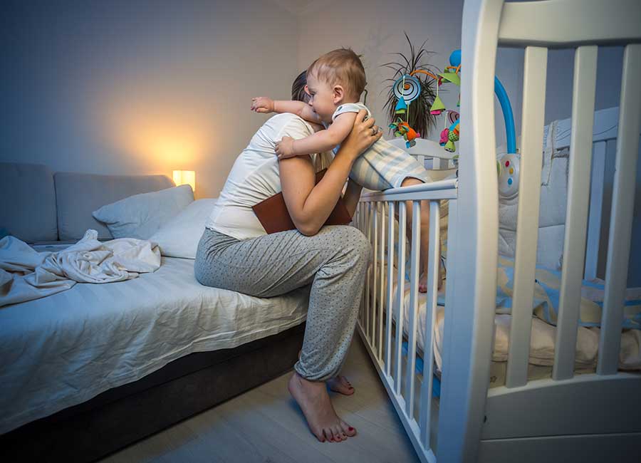 Когда и как можно отучить маленького ребенка просыпаться по ночам?