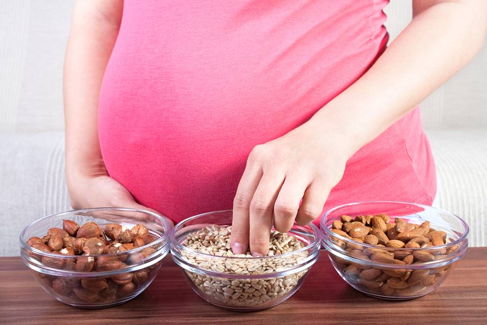 Польза и вред сырников при грудном вскармливании и безопасные рецепты для кормящей мамы