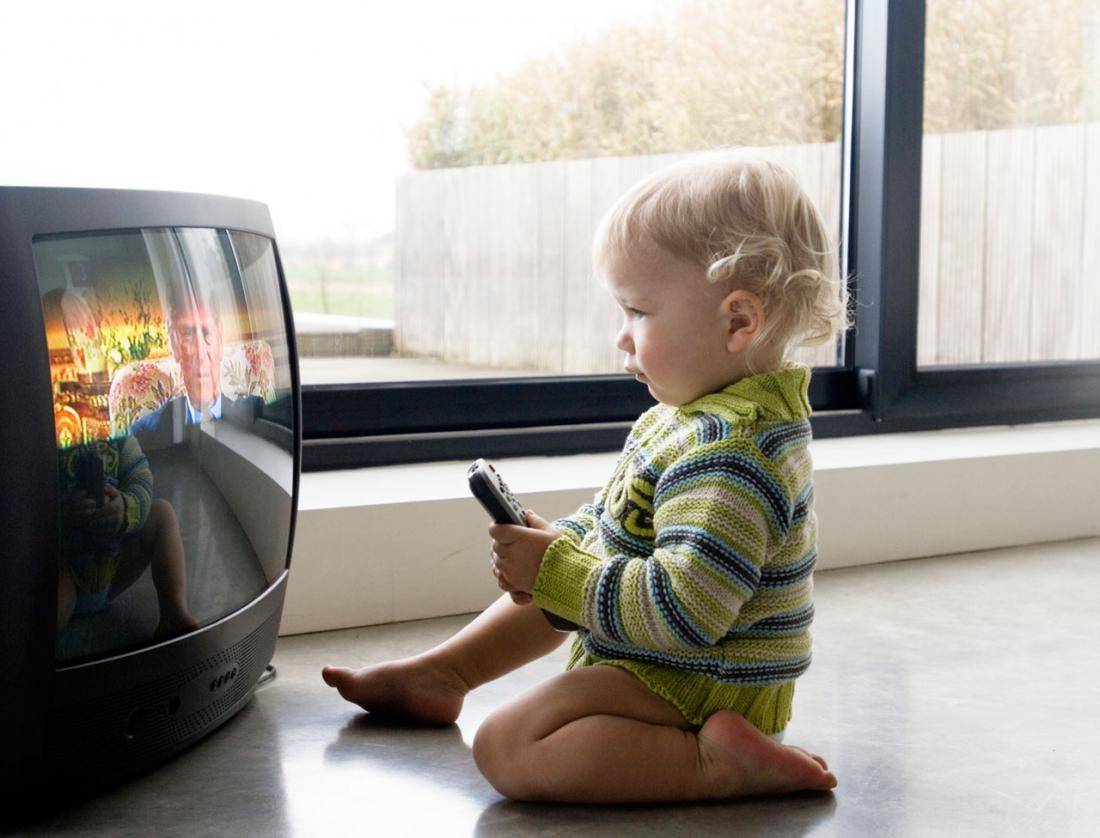 Почему детям до 2 лет нельзя смотреть телевизор и играть с гаджетами. наш ребенок.