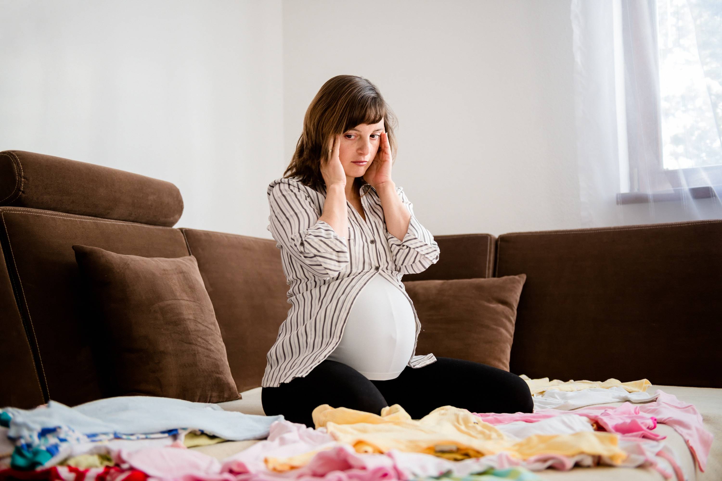 Болит голова при беременности: из-за чего и что с этим делать | клиника «гармония»