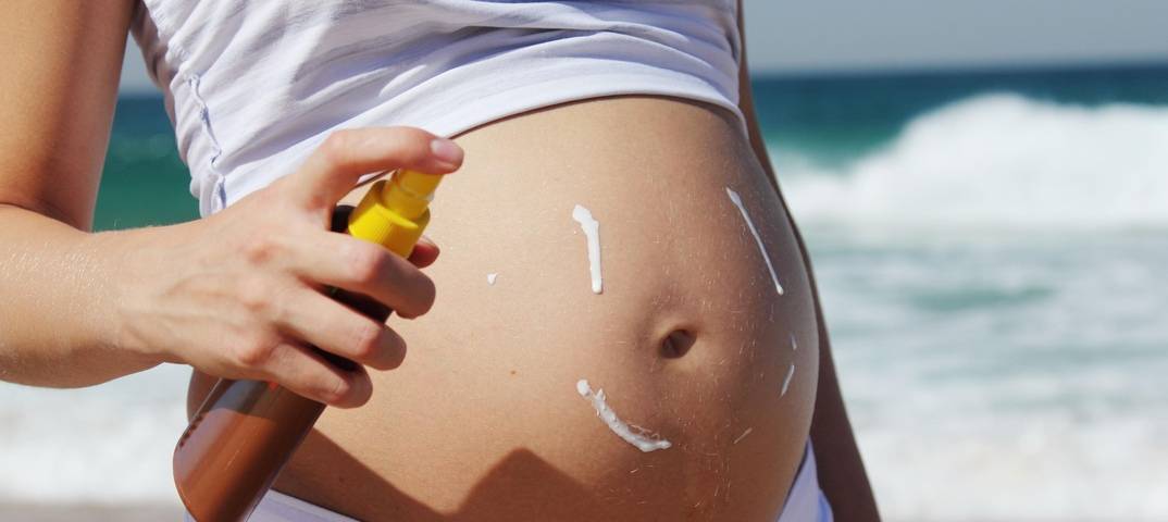 Опасно ли загорать во время беременности?