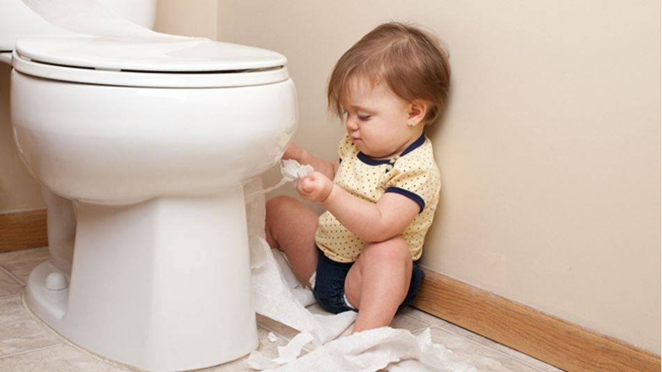 Ребенок боится какать (ходить в туалет по-большому): что делать?