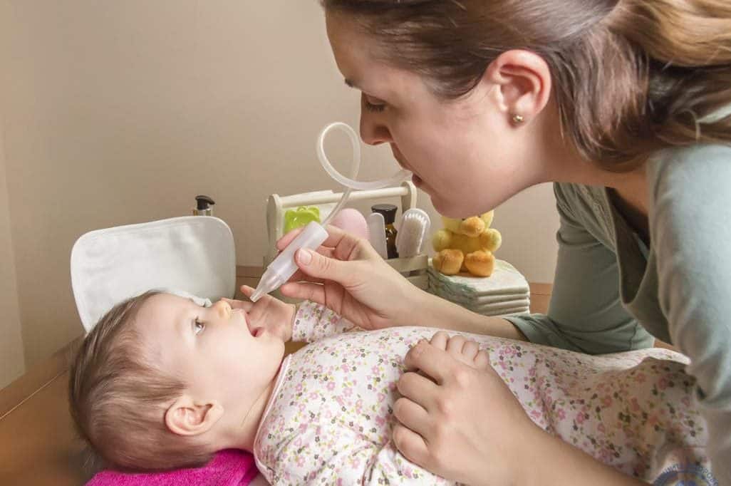 Как чистить носик новорожденному - что нельзя делать, метод чистки