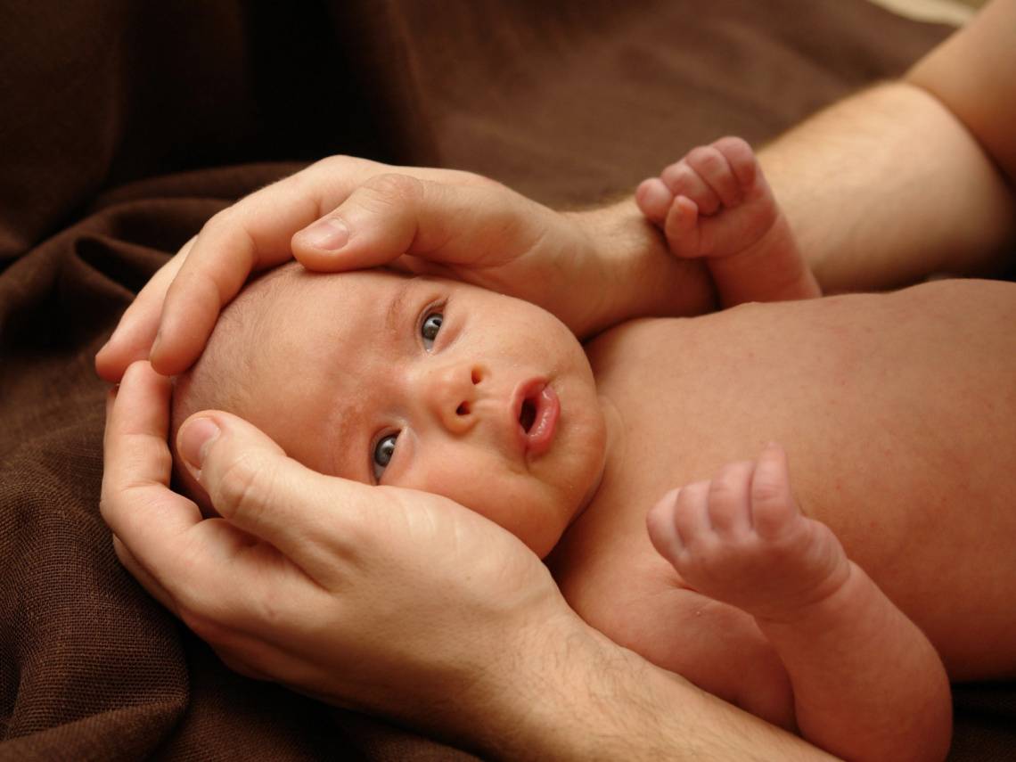 Когда ребенок начинает видеть: 5 этапов развития зрения у грудничков - parents.ru