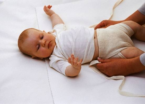 Как пеленать новорожденного ребенка: виды пеленания и пошаговая инструкция