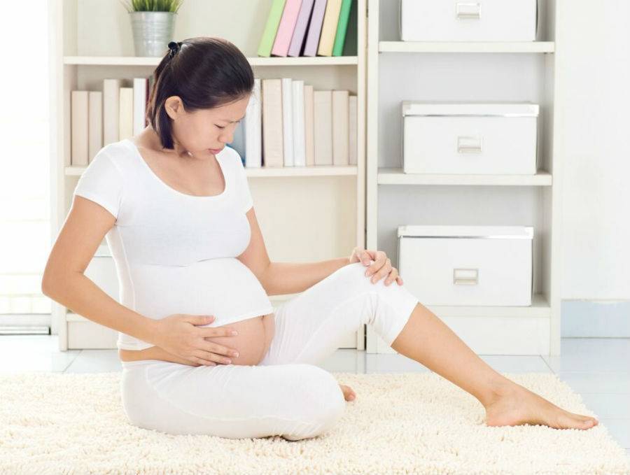Почему беременным нельзя сидеть нога на ногу? последствия :: syl.ru