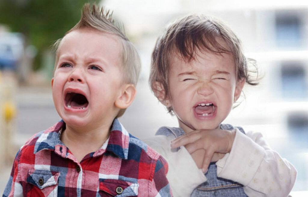 Ребенок 2-3 лет постоянно психует и капризничает: советы психологов и комаровского, как реагировать и бороться с капризами