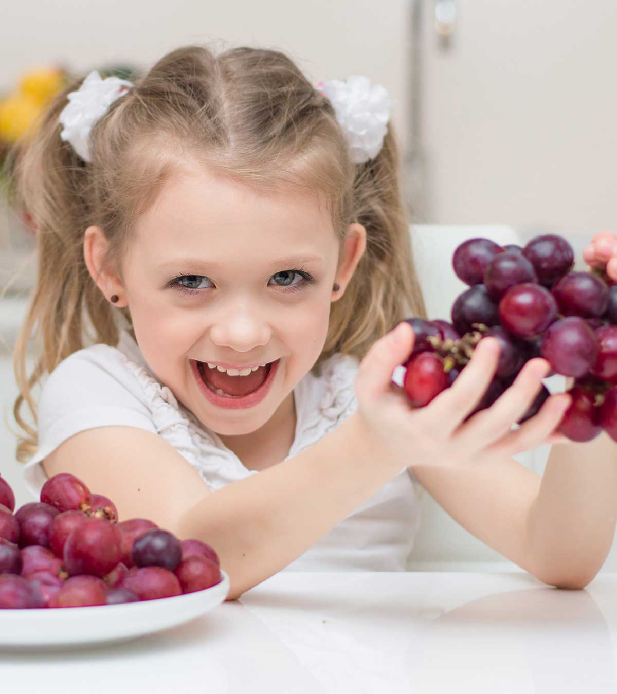 Самые полезные фрукты для детей: свойства и правила употребления