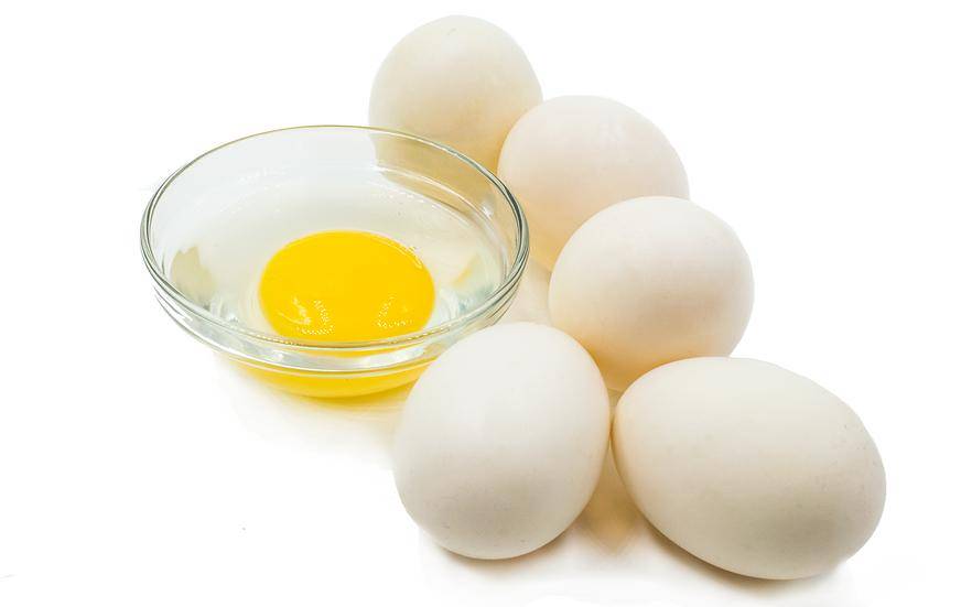 Можно ли при грудном вскармливании яйца в первый месяц и далее