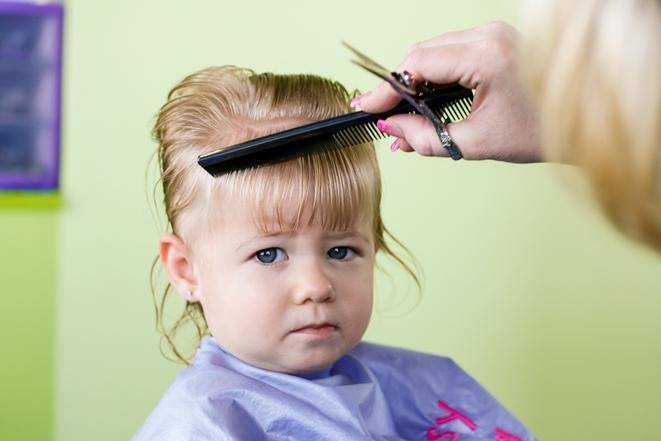 Как подстричь годовалого ребенка: 6 причин и 7 важных правил первой стрижки