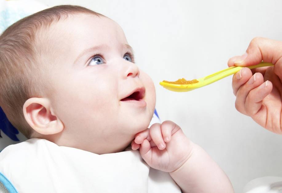 Что делать, если ребёнок плохо ест прикорм? 4 важных совета от психолога