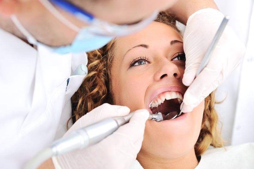 Чистка зубов air flow: принцип работы, преимущества и противопоказания – статьи стоматологической клиники «доктор мартин»