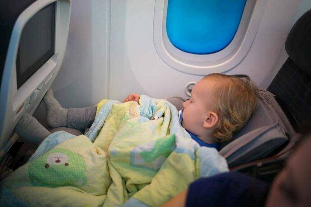 Летим! чем занять ребенка в самолете?