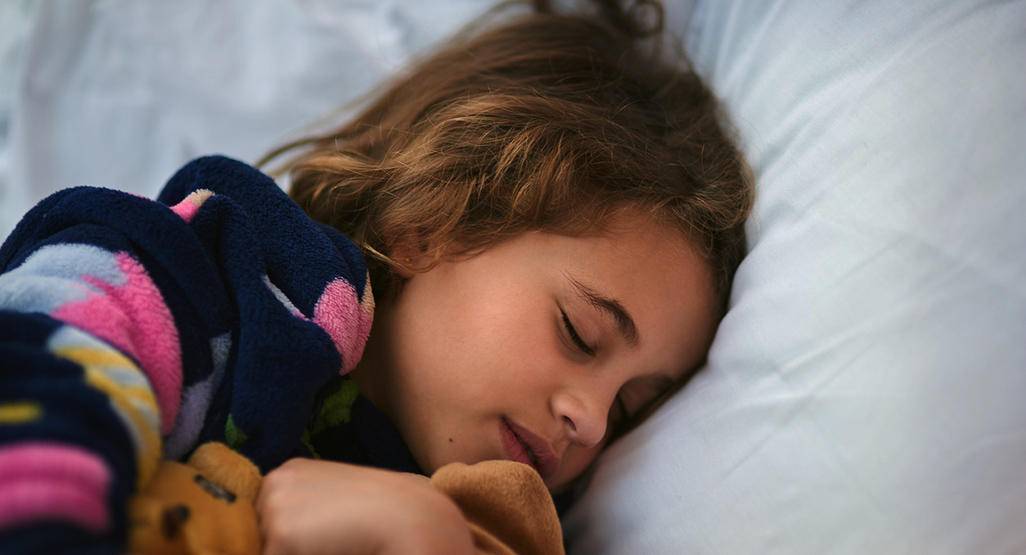 Ребенок спит с приоткрытыми глазами, основные причины