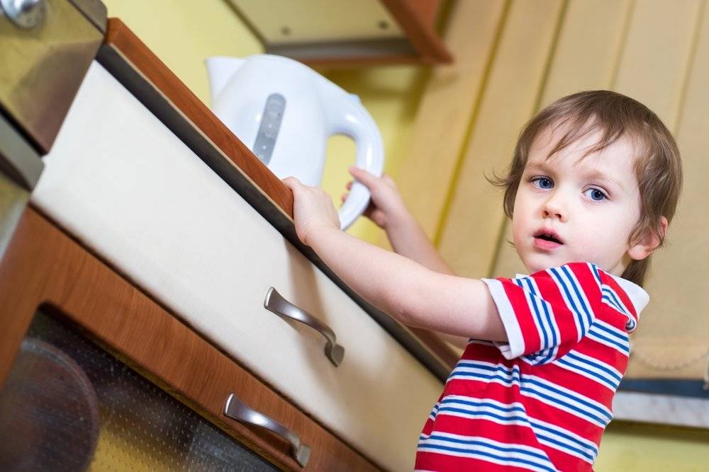 Как обезопасить дом для маленького ребенка?