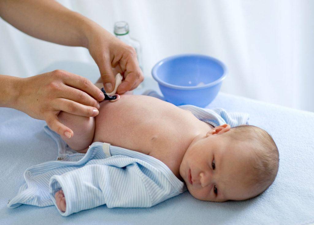 Что делать если кровит пупок у новорожденного — почему это происходит?