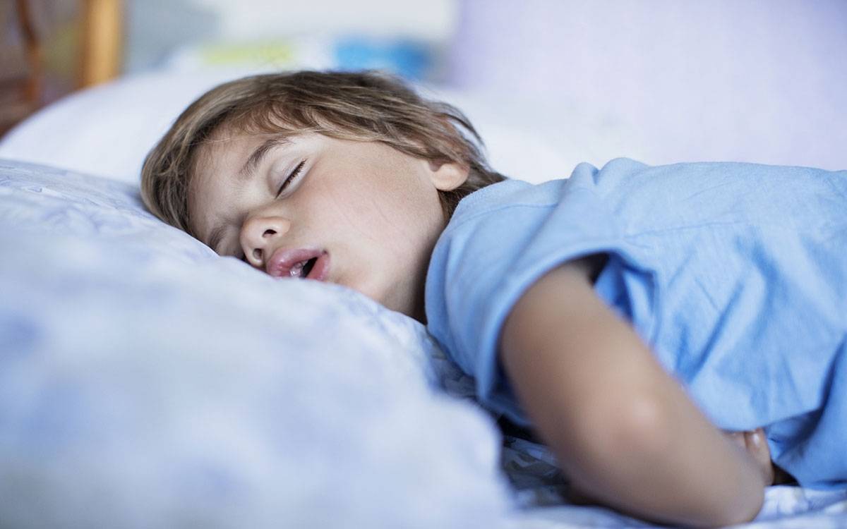 Почему грудничок не спит днем, что делать если новорожденный плохо засыпает