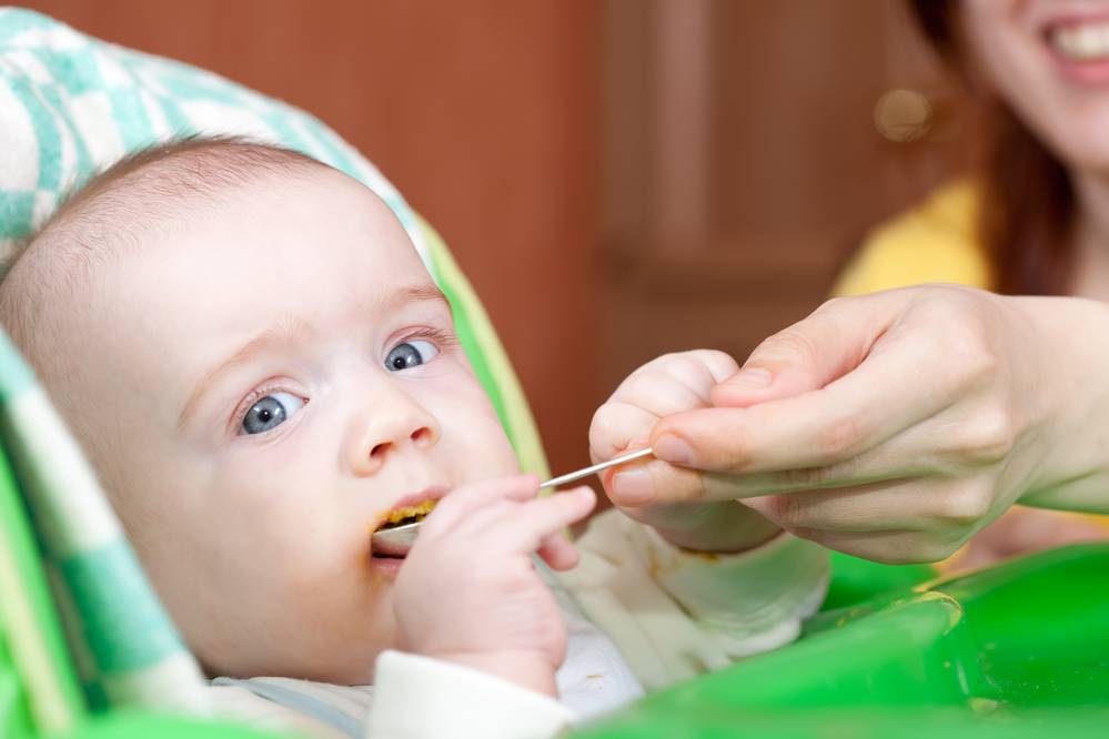 Особенности детского питания: с какого возраста ребенку можно давать шоколад?