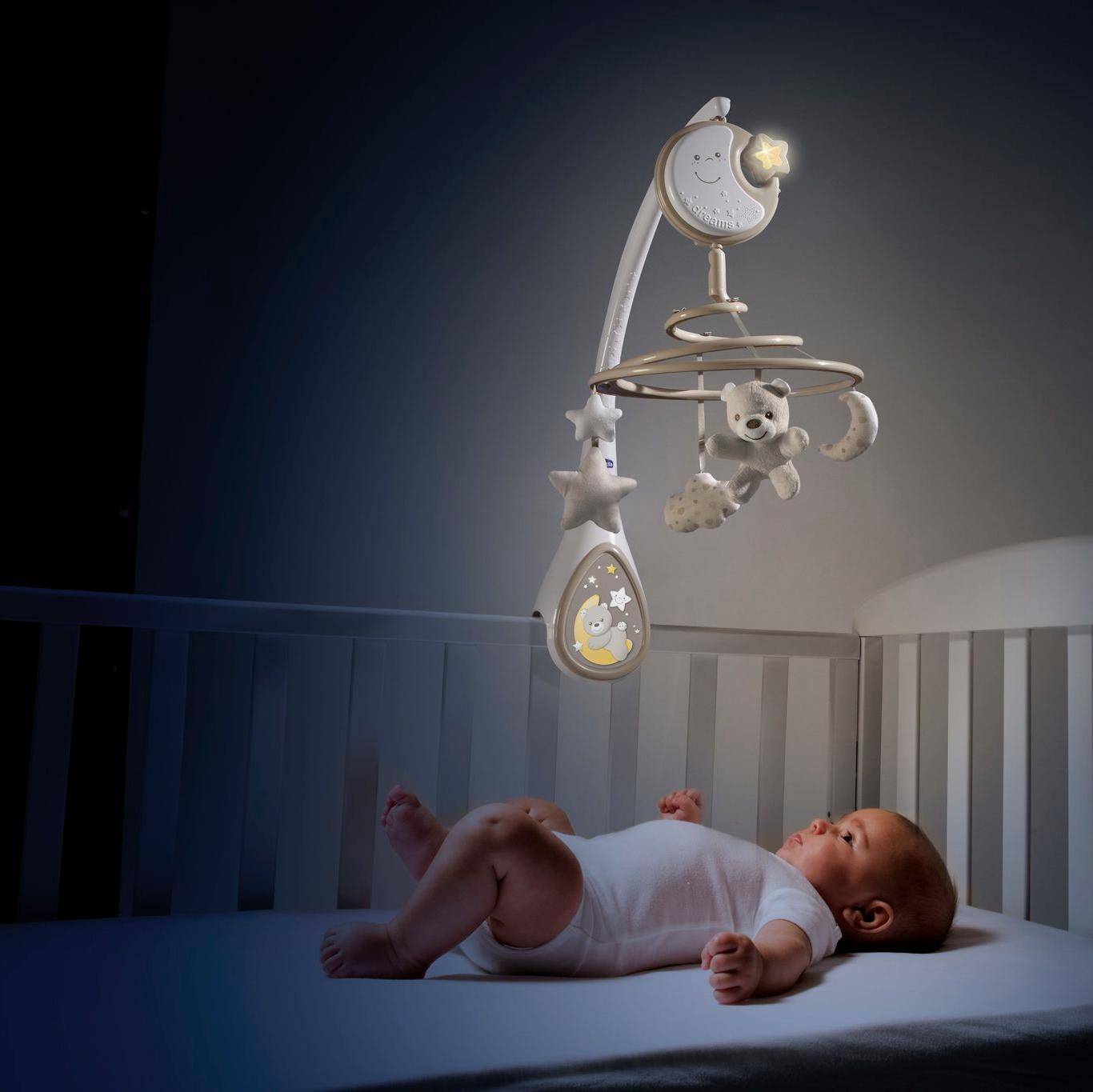 Мобиль для новорожденных на кроватку: как выбрать