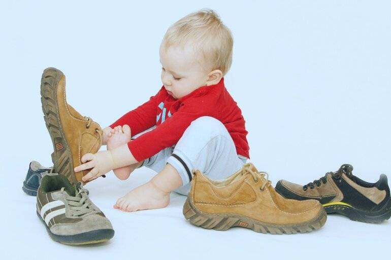 Нужна ли ребенку дома обувь?