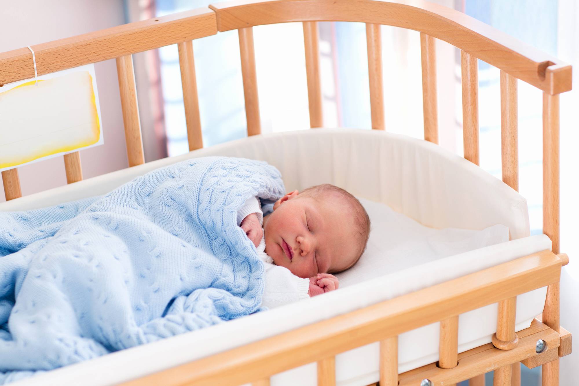 Как правильно новорожденного уложить спать
