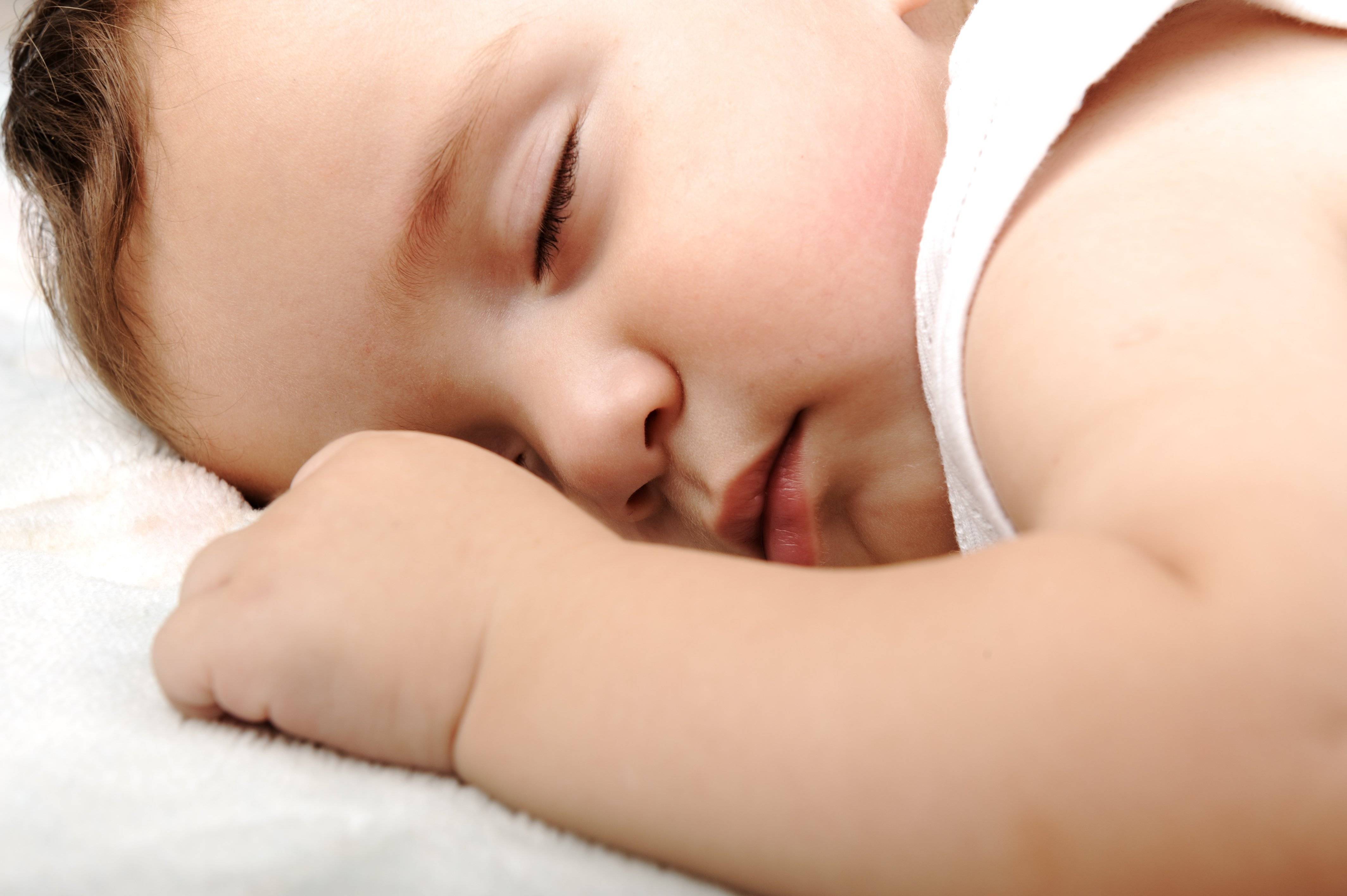 Как уложить ребенка спать без укачивания на руках | parents