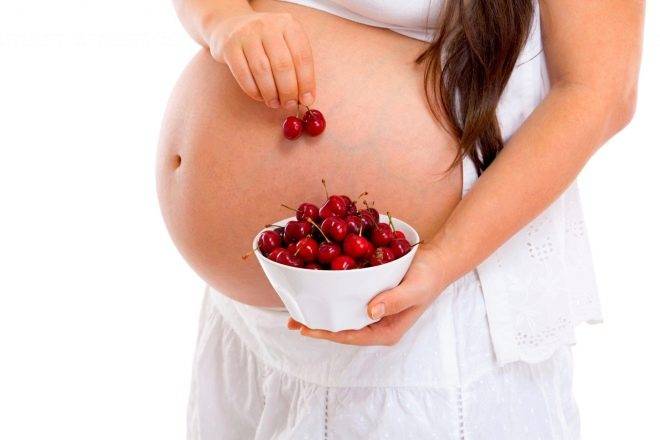 Можно ли есть вишню при беременности и чем она полезна для будущей мамы и малыша