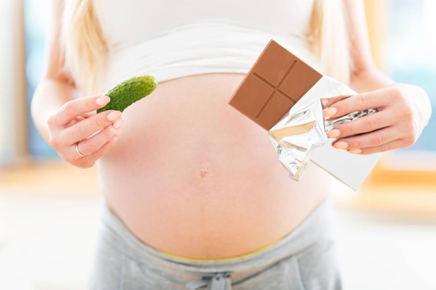 Польза и вред шоколада для беременных: мнение экспертов о воздействии продукта на организм