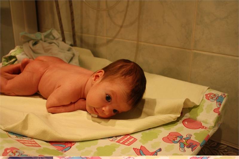 Когда и как можно выкладывать новорожденного на животик | rucheyok.ru